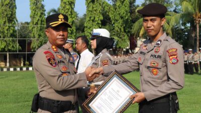 Polres Lombok Barat Berikan Penghargaan ‘Police of The Month’ untuk Personel Berprestasi
