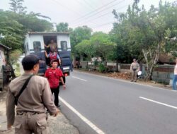 Penertiban APK Pilkada di Kediri Lombok Barat: Lancar dan Tertib