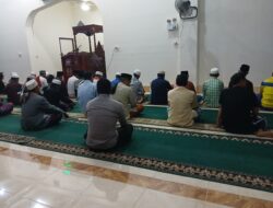Silaturahmi Bhabinkamtibmas Desa Tatar dengan Toga dan Toma Melalui Sholat Subuh Berjamaah