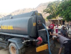 Bantu Warga Terdampak Kemarau, Polres Bima Distribusikan 5000 Liter Air Bersih di Desa Nata
