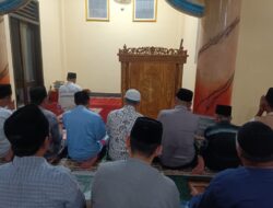 Kapolsek Kediri Gelar Tarawih Keliling, Ajak Warga Perangi Balap Liar