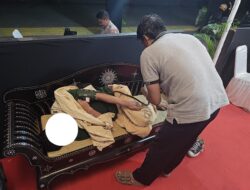 Pingsan di Pelabuhan Lembar: Pemudik Sakit Mendapat Pertolongan