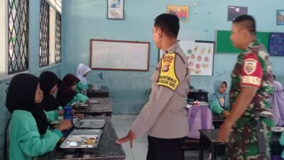 Polsek Gerung Kawal Program Makan Bergizi Gratis di Lombok Barat
