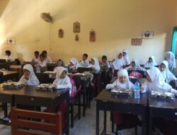Polsek Labuapi Kawal Ketat Uji Coba Program Makan Bergizi Gratis di Lombok Barat