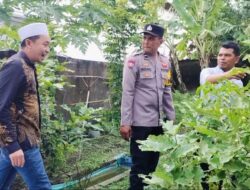 Polisi Ajak Warga Tanam Sayur di Pekarangan di Desa Bajur