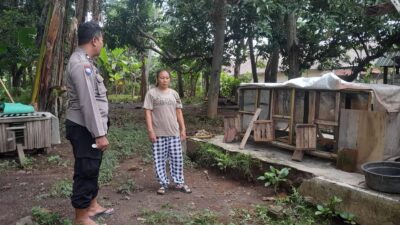 Bhabinkamtibmas Senggigi Dorong Pemanfaatan Lahan Kosong untuk Ketahanan Pangan