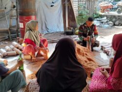 Babinsa Taman Sari Dampingi Ibu Desa Budidaya Jamur Tiram, Bangkitkan Ekonomi Warga