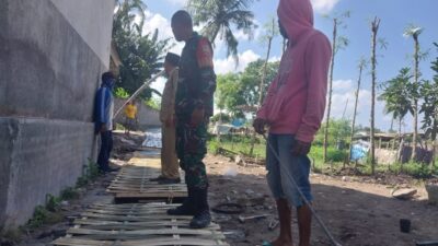 Sinergi Babinsa dan Pemdes Kawal Proyek Plat Beton