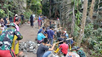 Sinergi TNI dan Sekdes Giri Madia Sukseskan TMMD Ke-126