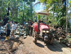 Traktor Modifikasi Jadi Andalan Angkut Material TMMD ke-126