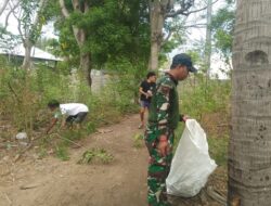 Gotong Royong Babinsa dan Warga Warnai Gili Trawangan Bersih