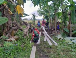 Akses Warga Membaik, Babinsa Pantau Pekerjaan Gang Lembar
