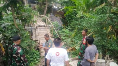 TNI Survei Jembatan, Masyarakat Gunungsari Sambut Harapan Baru