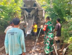 Babinsa dan Warga Kompak Bangun Infrastruktur Desa
